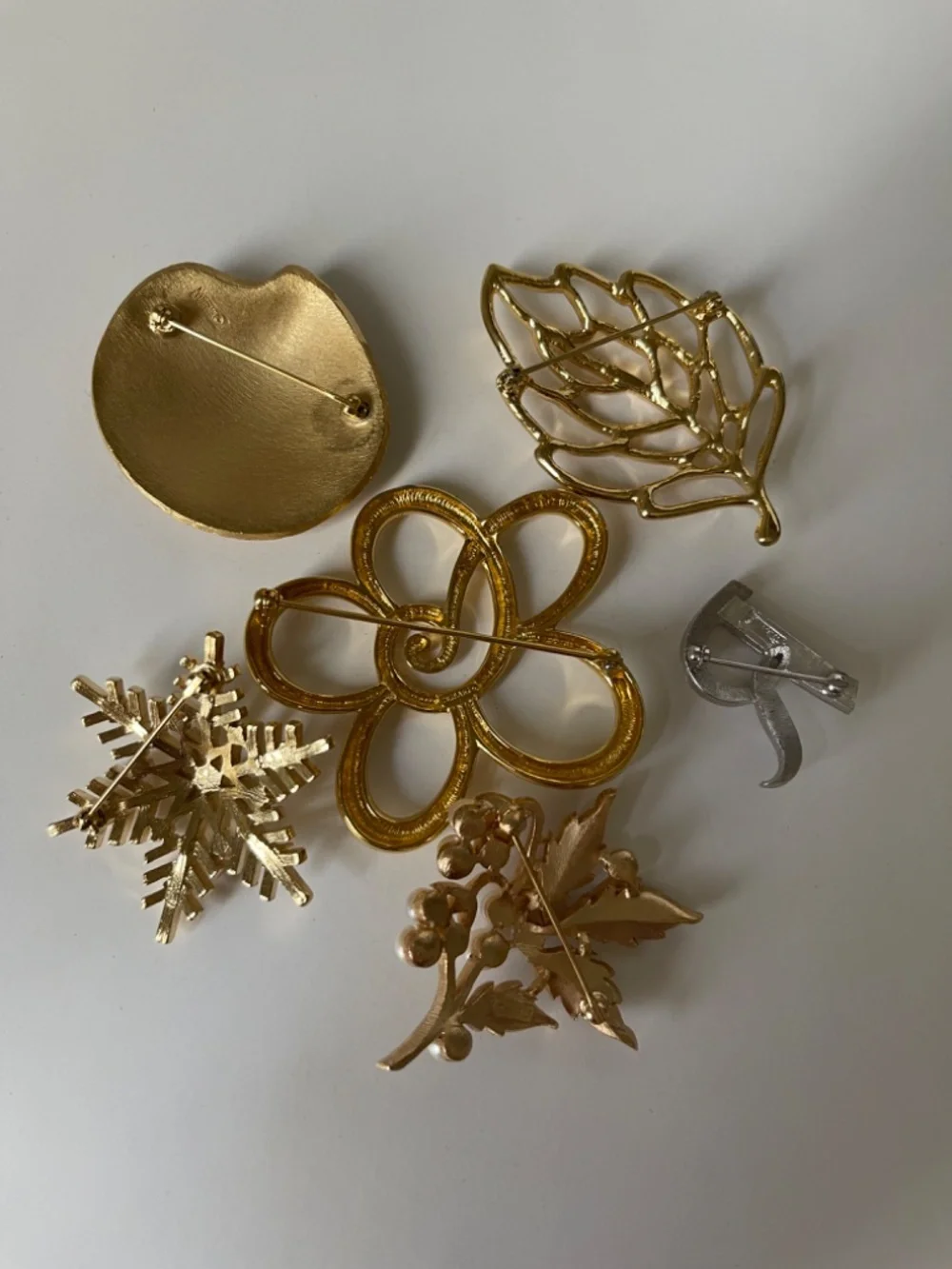 Vintage Trifari Gold And Silver Tones Brooches Tree Leaf  Brooch Shell 6PC Lot